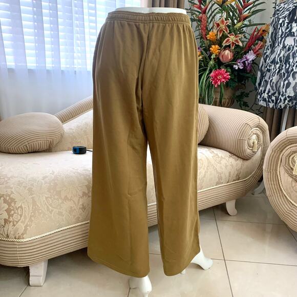 Uniqlo Wide Sweatpants with Pockets in Khaki - Picture 6 of 8